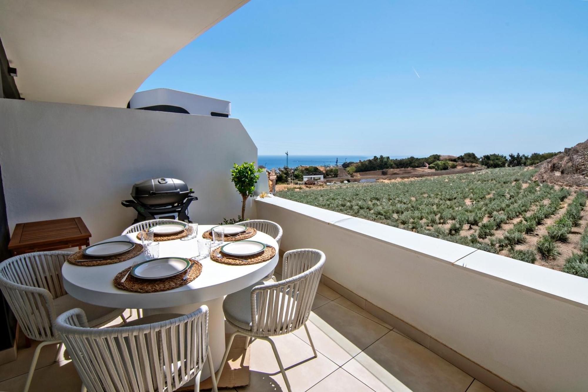 Mara's Higueron West - And Sport - Terrace With Afternoon Sun *